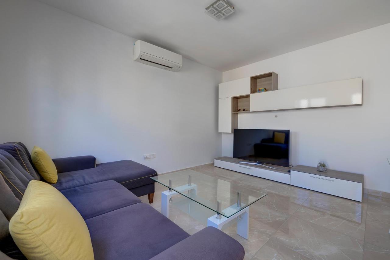 Deluxe Apartment Steps To St George'S Bay Saint Julian's Eksteriør billede