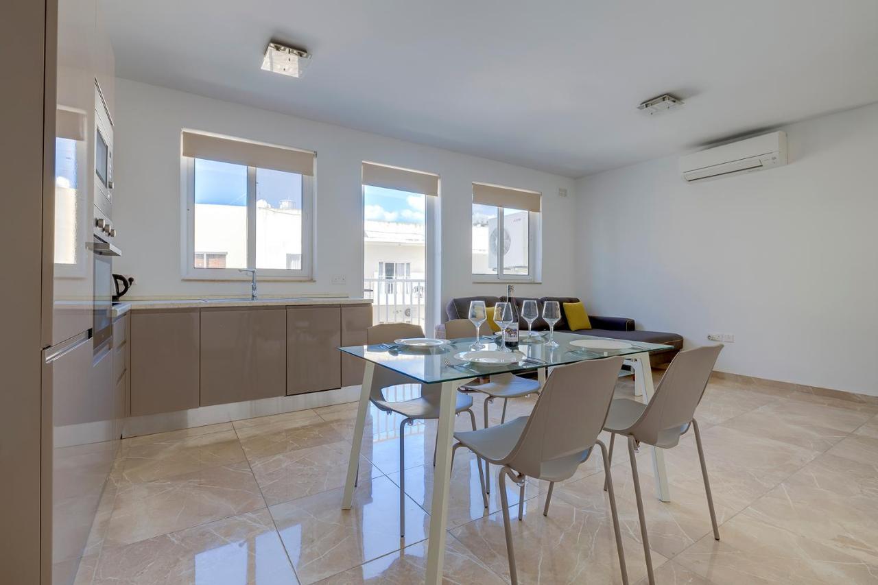Deluxe Apartment Steps To St George'S Bay Saint Julian's Eksteriør billede