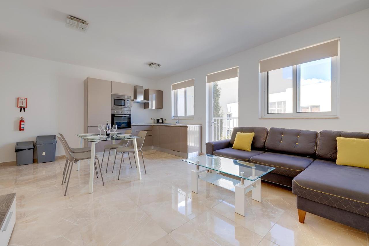 Deluxe Apartment Steps To St George'S Bay Saint Julian's Eksteriør billede